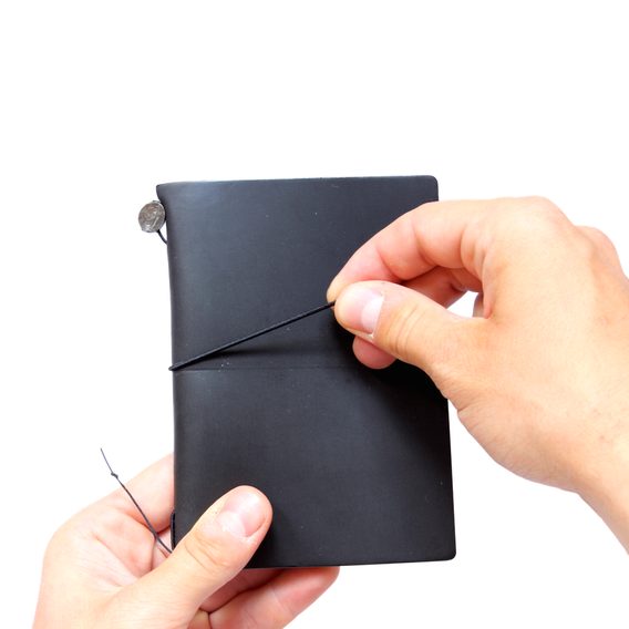 TRAVELER'S notebook - Black (Passport)