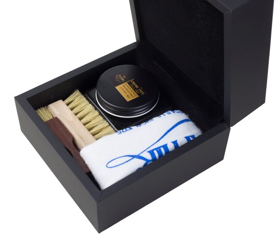 Saphir Medaille d'Or Shoe Cream Polish, Chamois Cloth & Two Brushes Gift Set