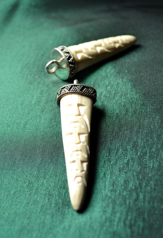 Francúz Pavel TRIGLAV, rytý slovanský amulet, paroh a stříbro 925