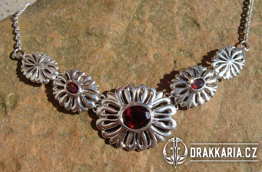 KYTICE, masivní stříbrný náhrdelník s granáty, Ag 925 - drakkaria.cz