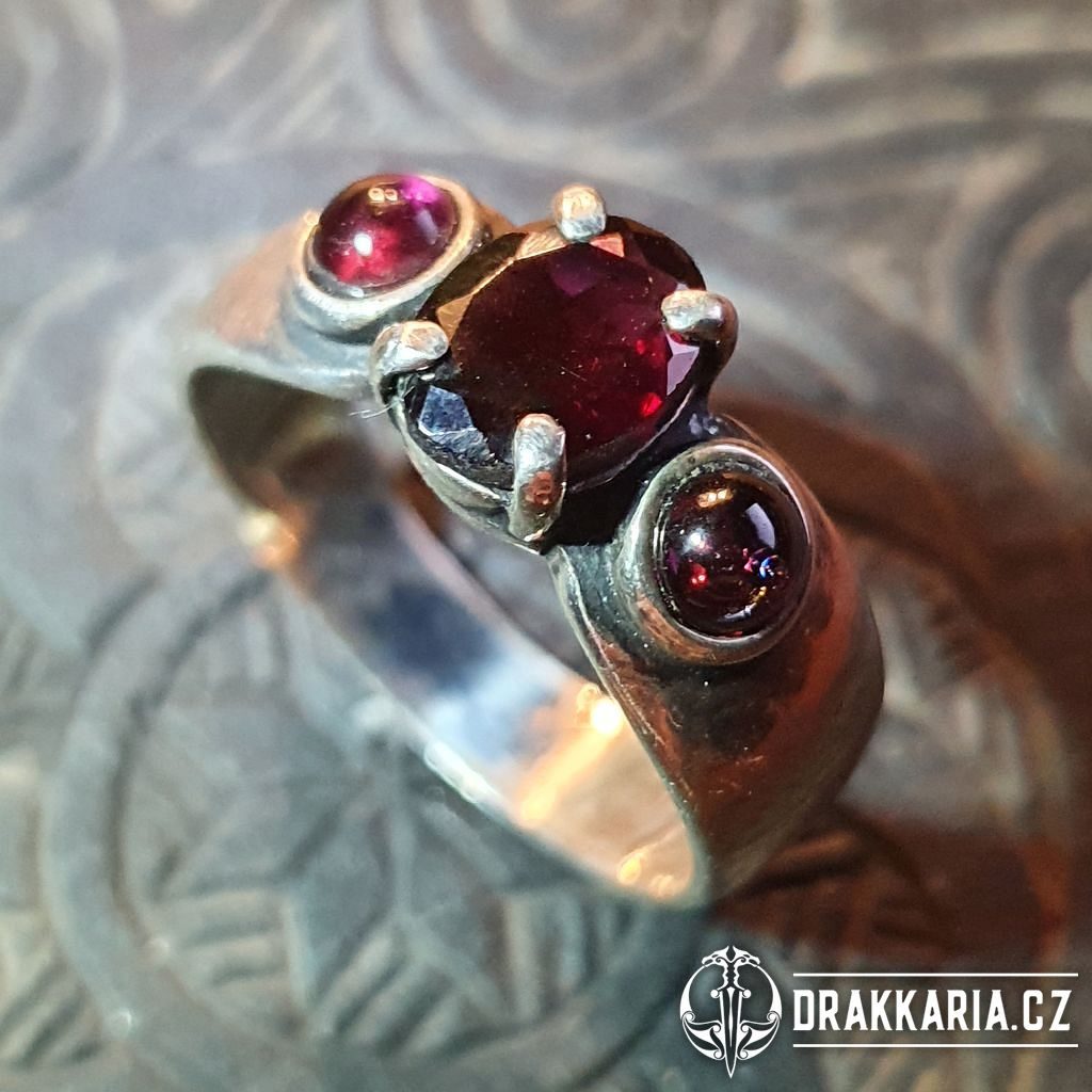 CITTADELLA, prsten, granát, stříbro 925 - drakkaria.cz
