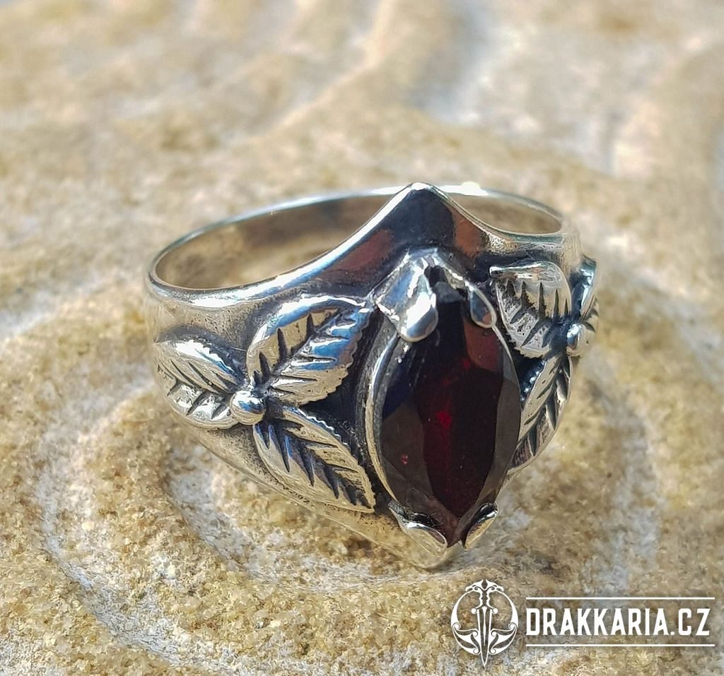 SHAMROCK, prsten, granát, stříbro 925 - drakkaria.cz