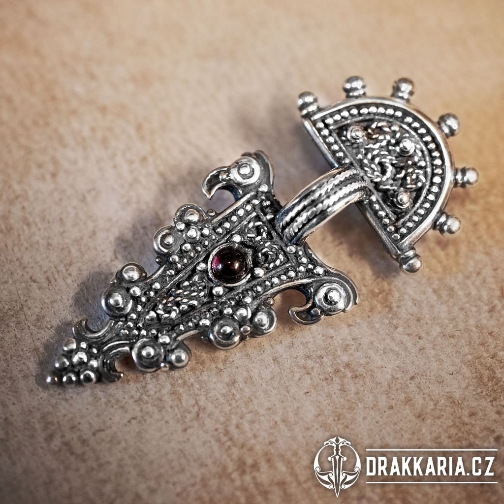 ORLÍ HLAVY - raně středověký přívěšek, šperk s granátem, stříbro 925 -  drakkaria.cz