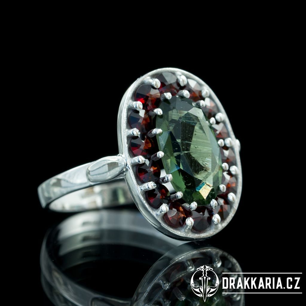 PERUNICA, český vltavín, granát, prsten stříbro 925 vracíme se ke kořenům