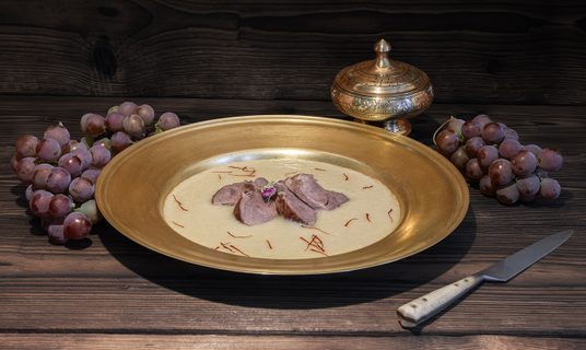 Skopové maso s vínem v hrozních