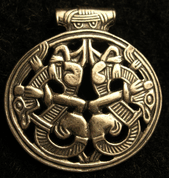 STŘÍBRNÝ AMULET VARBY - REPLIKA STŘÍBRO (925). - PŘÍVĚSKY