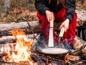 CESTOVNÍ PÁNEV S OCHRANNÝM OBALEM, Ø 26 CM MUURIKKA, FINSKO - BUSHCRAFT