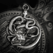 MEDUSA, ANTICKÝ TALISMAN, ZINEK, STAROSTŘÍBRO - VŠECHNY AMULETY, VLASTNÍ VÝROBA