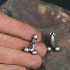 FASCINUS, ŘÍMSKÝ FALICKÝ PŘÍVĚŠEK, ZINEK STAROSTŘÍBRO - VŠECHNY AMULETY, VLASTNÍ VÝROBA - ŠPERKY