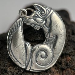 KELTSKÝ KŮŇ AMULET BRONZ - PŘÍVĚSKY - ŠPERKY