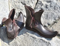 GOTICKÉ BOTY NÍZKÉ, TULIPÁNY - STŘEDOVĚKÁ OBUV - MÓDA