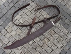 KOŽENÁ POCHVA NA ŠAVLI - PŘÍSLUŠENSTVÍ K MEČŮM - ZBRANĚ