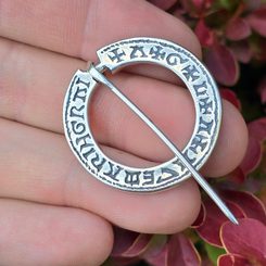 STŘEDOVĚKÁ BROŽ, ROK 1300, LOMBARDSKÉ PÍSMO, BRONZ - BROŽE A KNOFLÍKY - ŠPERKY