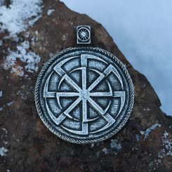 DVOJITÝ KOLOVRAT, slovanský amulet, cín