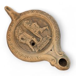 OLEJOVÁ LAMPA, GLADIÁTORSKÝ SOUBOJ, LUCERNA - HISTORICKÁ KERAMIKA - STOLOVÁNÍ