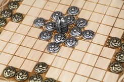 HNEFATAFL - HRACÍ KAMENY, VIKINGSKÝ TAFL - 37 KUSŮ - VIKINSKÉ DESKOVÉ HRY - HRY A KNIHY