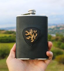 CELTICA, KOŽENÝ DRŽÁK NA PLECHOVKU - KOŽENÉ LAHVE, PLACATKY - SEDLÁŘSTVÍ
