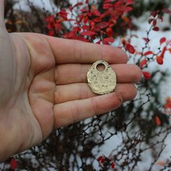 LAGUZ - RUNOVÝ AMULET ZINEK STAROMOSAZ - RUNY - ŠPERKY