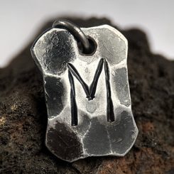 VALKNUT S ORNAMENTY, SADA RUN FUTHARK A DÁRKOVÁ KAZETA 21 CM - RUNY - ŠPERKY