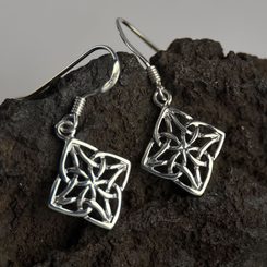 PRAGA, STŘEDOVĚKÉ STŘÍBRNÉ NÁUŠNICE, GRANÁT A LAPIS LAZULI, AG 925/1000 - NÁUŠNICE - STŘÍBRNÉ ŠPERKY