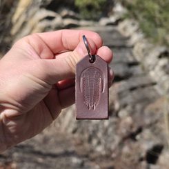 KNIHA KOUZEL, PŘÍVĚŠEK NA KLÍČE, 4,5 CM - KLÍČENKY Z KOVU - ŠPERKY