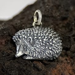 JEŽEK, PŘÍVĚŠEK BRONZ - PŘÍVĚSKY - ŠPERKY