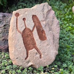 PETROGLYPH - TESÁNO DO KAMENE - ZAHRADNÍ DEKORACE - HOME DECOR
