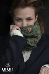 ARAN ZELENÝ VLNĚNÝ NÁKRČNÍK, IRSKO - VLNĚNÉ ŠÁLY - MÓDA