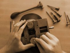 25 GROŠŮ KARLA IV. A KOŽENÝ VÁČEK - STŘEDOVĚK AŽ RENESANCE, MINCE - KOVÁŘSTVÍ A MINCE