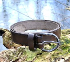 KOŽENÝ OPASEK S KOVANOU SPONOU - BUSHCRAFT - OPASKY Z KŮŽE - SEDLÁŘSTVÍ