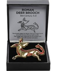Broche romaine émaillée représentant un cerf