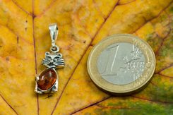 MISHKA, STŘÍBRNÝ PŘÍVĚSEK S JANTAREM, AG 925 - ŠPERKY S JANTAREM - STŘÍBRNÉ ŠPERKY