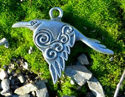 CORVUS - keltská VRÁNA, amulet, starostříbro