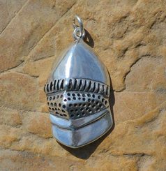 STŘEDOVĚKÁ PŘILBA, STŘÍBRNÝ PŘÍVĚSEK, AG 925 - PŘÍVĚSKY - STŘÍBRNÉ ŠPERKY