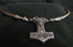 SLOVANSKÁ BOHYNĚ ŽIVA, VYŘEZÁVANÁ DO DŘEVA - SLOVANÉ, ČECHY, MORAVA - HOME DECOR