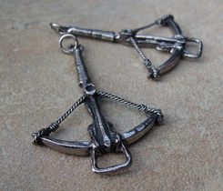 KUŠE, PŘÍVĚSEK - STŘEDOVĚKÉ AMULETY - ŠPERKY