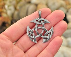 COLLACH - KELTSKÝ KANEC, PŘÍVĚŠEK ZINEK, STAROMOSAZ - VŠECHNY AMULETY, VLASTNÍ VÝROBA - ŠPERKY