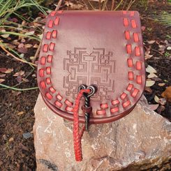 TARSOLA s ražbou a kovanou sponou