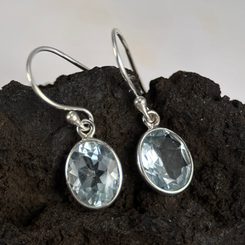 AQUARIUS, STŘÍBRNÉ NÁUŠNICE S MODRÝM CHALCEDONEM, AG 925 - NÁUŠNICE S KAMENY, STŘÍBRO - STŘÍBRNÉ ŠPERKY