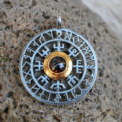VEGVISIR - kompas, islandská runa, přívěšek, stříbro 925, granát 12g