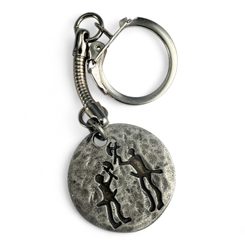 VÁLEČNÍCI KLÍČENKA, VÁLEČNICKÝ AMULET, SKALNÍ RYTINA TANUM, ŠVÉDSKO, ZINEK - KLÍČENKY Z KOVU - ŠPERKY
