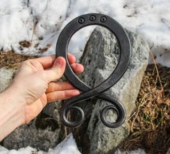 TROLLÍ KŘÍŽ, KOVANÝ SEVERSKÝ AMULET - KOVANÉ ŠPERKY - ŠPERKY