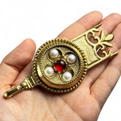 HISTORICKÁ PŘEZKA 40MM, STŘEDOVĚK, STAROMOSAZ - OPASKOVÉ SPONY A KOVÁNÍ - MÓDA