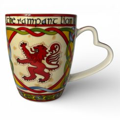 PORCELÁNOVÝ HRNEK, SKOTSKÝ LEV - UŽITNÁ KERAMIKA - STOLOVÁNÍ