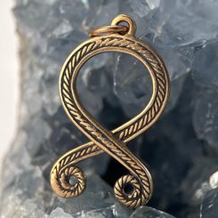 TROLLÍ KŘÍŽ, KOVANÝ SEVERSKÝ AMULET - KOVANÉ ŠPERKY - ŠPERKY