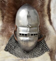 BASCINET KLAPVISOR, 14. STOLETÍ - STŘEDOVĚKÉ PŘILBY - ZBROJE