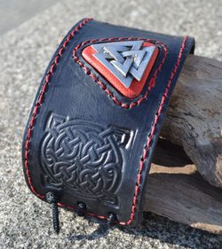 VALKNUT, kožený vikingský náramek