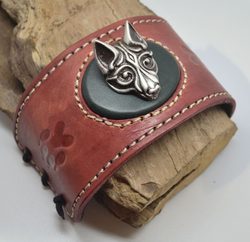 VLK, kožený náramek s vlkem