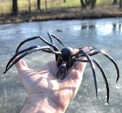 ČERNÁ VDOVA, kovaný pavouk, figurka