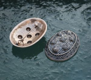 VIKINSKÁ ŽELVÍ BROŽ, HEDEBY, BRONZ - PÁR - BROŽE A KNOFLÍKY - ŠPERKY